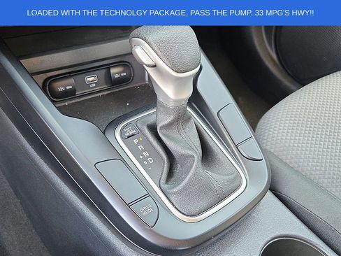 Used 2025 Kia Soul LX w/ LX Technology Package FWD image 14