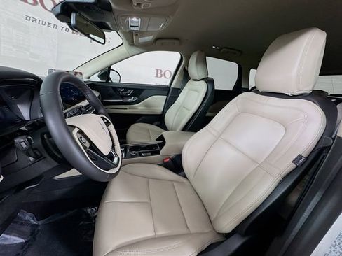New 2026 Lincoln Corsair Premiere w/ Rear Removable Package Tray FWD image 23
