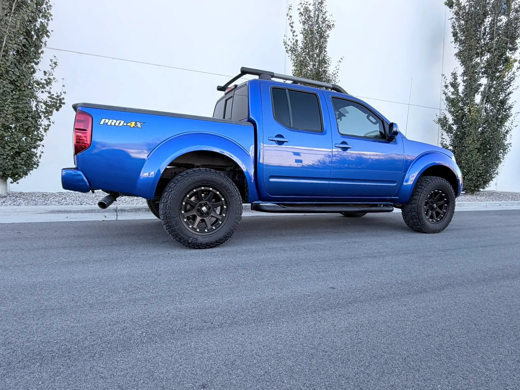 Used 2015 Nissan Frontier PRO-4X w/ Pro-4x Luxury Package AWD/4WD image 2