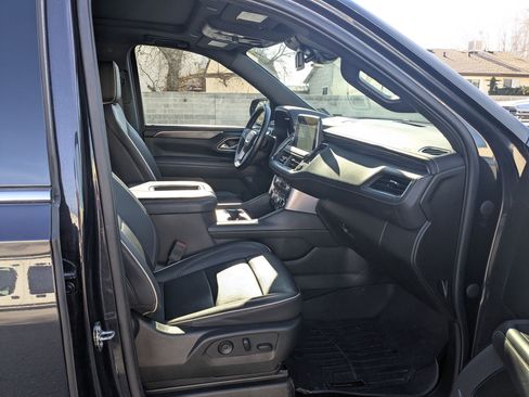 Used 2023 GMC Yukon SLT w/ SLT Premium Package image 28