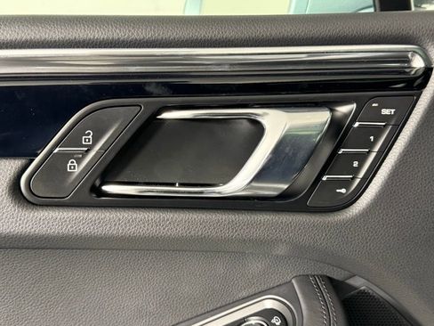 Certified 2026 Porsche Macan AWD/4WD image 27