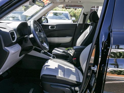 Certified 2024 Hyundai Venue SEL FWD image 25