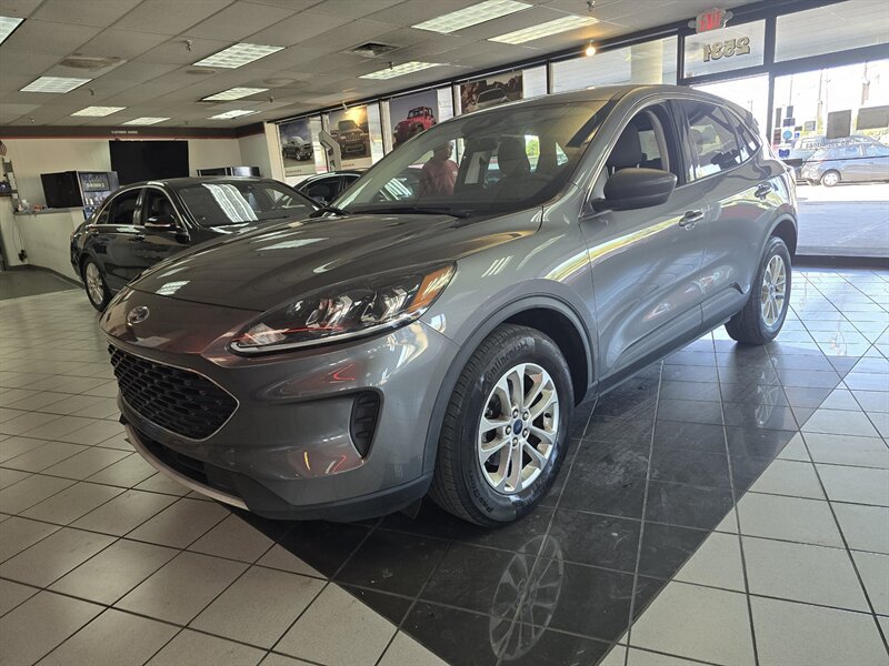 Used 2022 Ford Escape SE AWD/4WD image 1