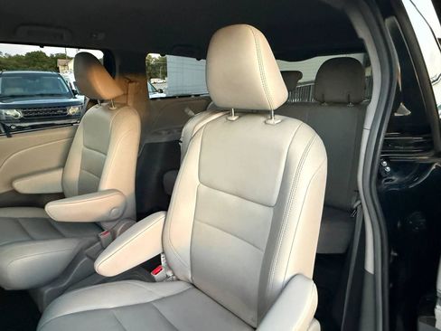 Used 2019 Toyota Sienna XLE FWD image 36
