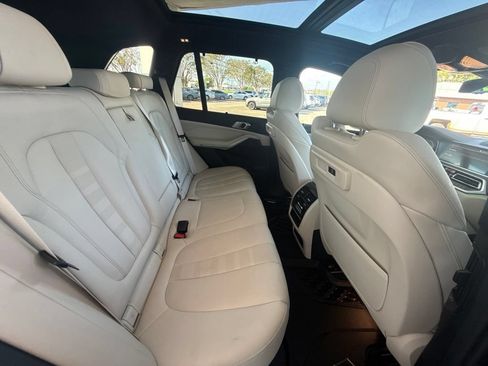 Used 2022 BMW X5 sDrive40i w/ M Sport Package RWD image 35
