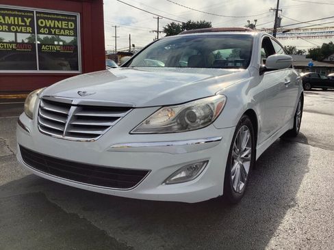 Used 2012 Hyundai Genesis 3.8 w/ Premium Pkg RWD image 3