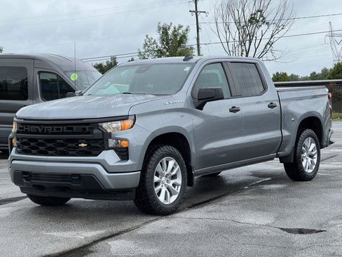 Used 2023 Chevrolet Silverado 1500 Custom AWD/4WD image 2