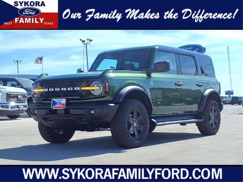 New 2025 Ford Bronco Outer Banks w/ Black Appearance Package image 1