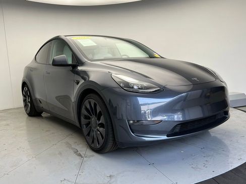 Used 2023 Tesla Model Y Performance image 2