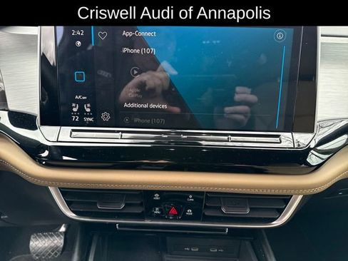 Used 2024 Volkswagen Atlas Cross Sport SE FWD image 18