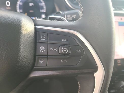 Used 2023 Jeep Grand Cherokee L Limited image 22