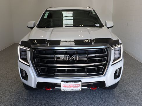 Used 2023 GMC Yukon XL AT4 w/ AT4 Premium Plus Package AWD/4WD image 3