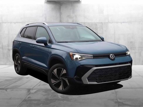 New 2025 Volkswagen Taos SE image 2