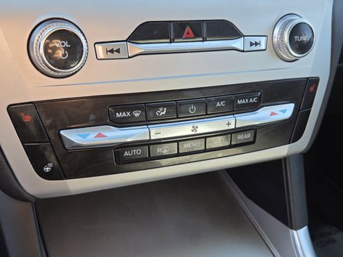 Certified 2022 Ford Explorer XLT w/ Equipment Group 202A image 23