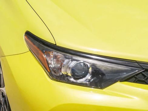 Used 2017 Toyota Corolla iM w/ Carpet Mat Package FWD image 4