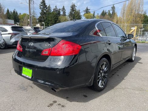 Used 2011 INFINITI G37 x w/ Premium Pkg image 4