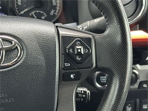 Used 2016 Toyota Tacoma TRD Off-Road AWD/4WD image 22