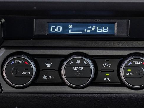 Used 2023 Toyota Tacoma TRD Sport image 35