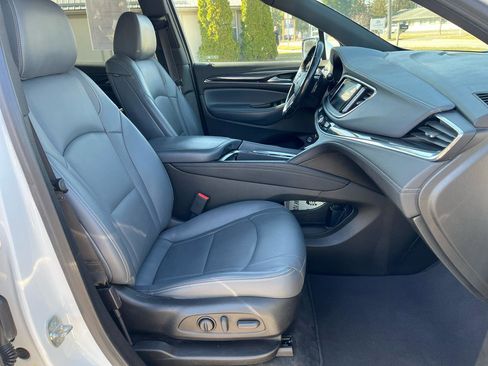 Used 2023 Buick Enclave Essence image 19