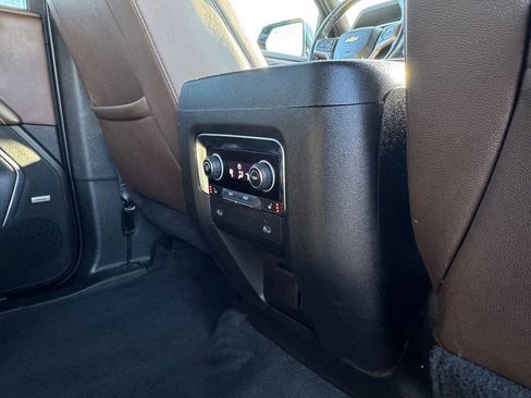 Used 2022 Chevrolet Suburban High Country image 15