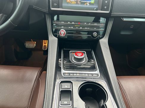 Used 2017 Jaguar F-PACE S image 17