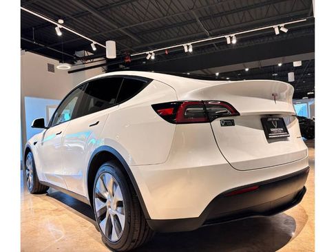 Used 2023 Tesla Model Y Long Range image 16