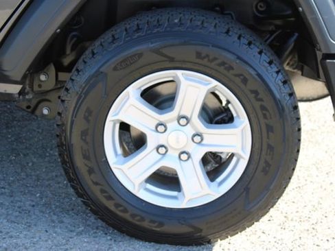 Used 2022 Jeep Wrangler Unlimited Sport AWD/4WD image 6