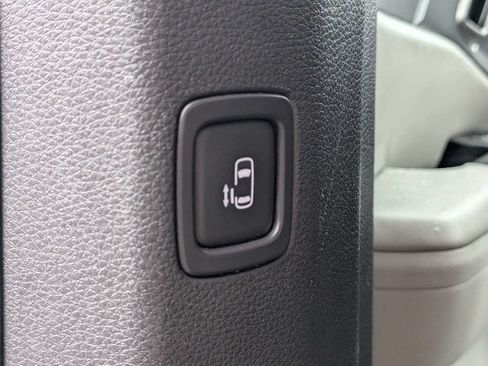 Used 2024 Kia Carnival LX FWD image 22