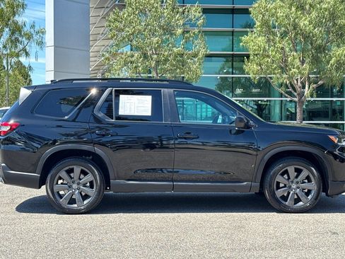 Certified 2025 Honda Pilot Sport image 3
