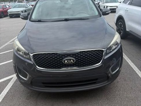 Used 2016 Kia Sorento FWD image 1
