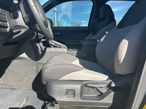 Used 2024 Toyota Tacoma TRD Sport image 6