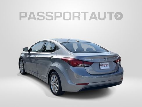 Used 2016 Hyundai Elantra SE w/ Option Group 02 FWD image 3