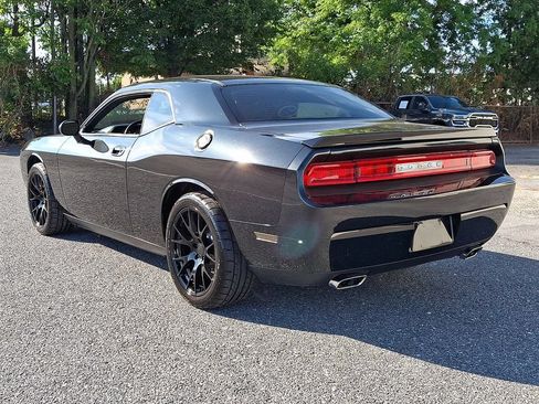 Used 2010 Dodge Challenger R/T RWD image 6