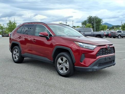 Used 2025 Toyota RAV4 XLE FWD image 2