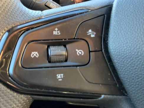 Used 2025 Chevrolet Trax LT FWD image 18