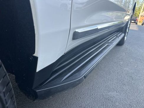 Used 2023 GMC Yukon SLT image 9