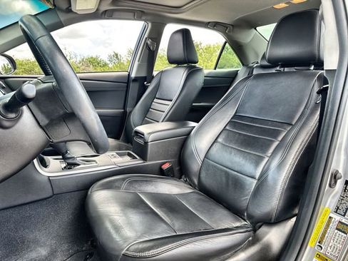 Used 2015 Toyota Camry XLE w/ Moonroof Package FWD image 11
