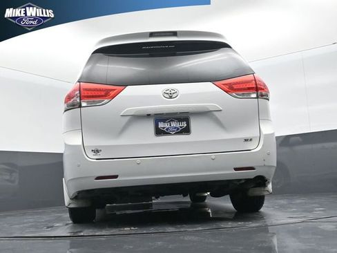 Used 2013 Toyota Sienna XLE image 22