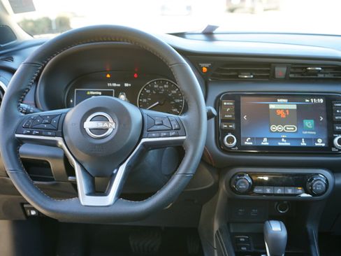 Used 2024 Nissan Kicks SR image 24