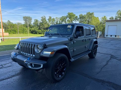 Used 2023 Jeep Wrangler Sahara w/ Cold Weather Group AWD/4WD image 4