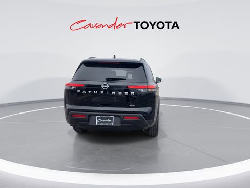 Used 2025 Nissan Pathfinder SV image 7