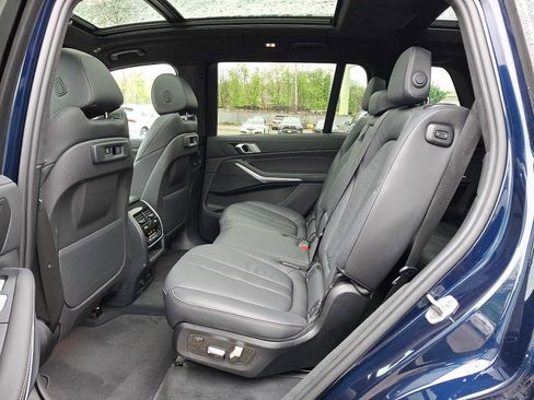 Used 2022 BMW X7 xDrive40i w/ Premium Package AWD/4WD image 11
