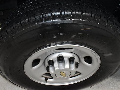 Used 2024 Chevrolet Express 2500 w/ Driver Convenience Package image 9