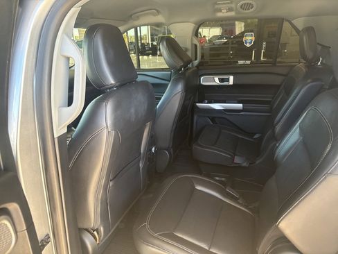 Used 2021 Ford Explorer Limited w/ Equipment Group 301A image 18