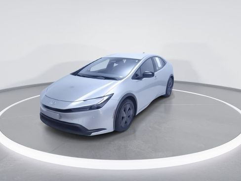 Used 2023 Toyota Prius LE image 3