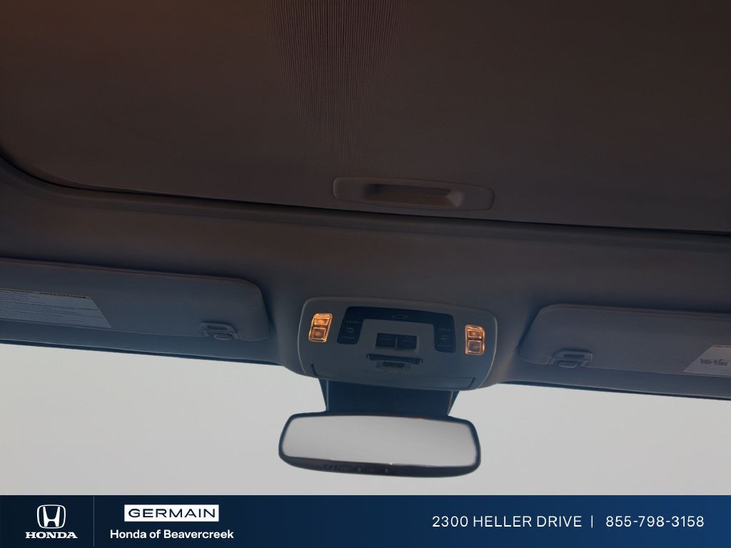 Used 2025 Toyota Sienna XLE FWD image 6