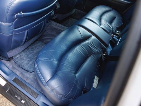 Used 1995 Lincoln Town Car Signature RWD image 12