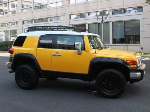 Used 2007 Toyota FJ Cruiser 4WD image 2