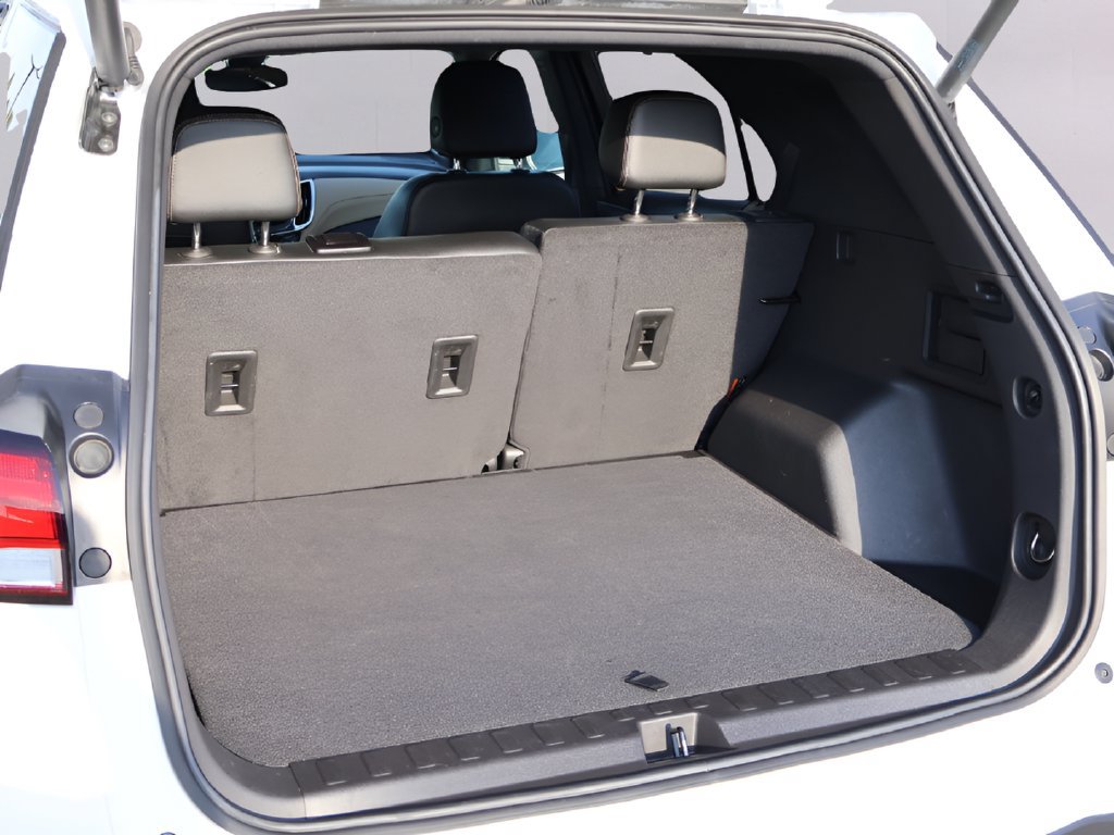 Used 2024 Chevrolet Equinox Premier FWD image 17