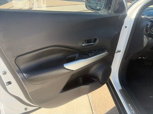 Used 2019 Nissan Kicks SR w/ SR Premium Package FWD image 25